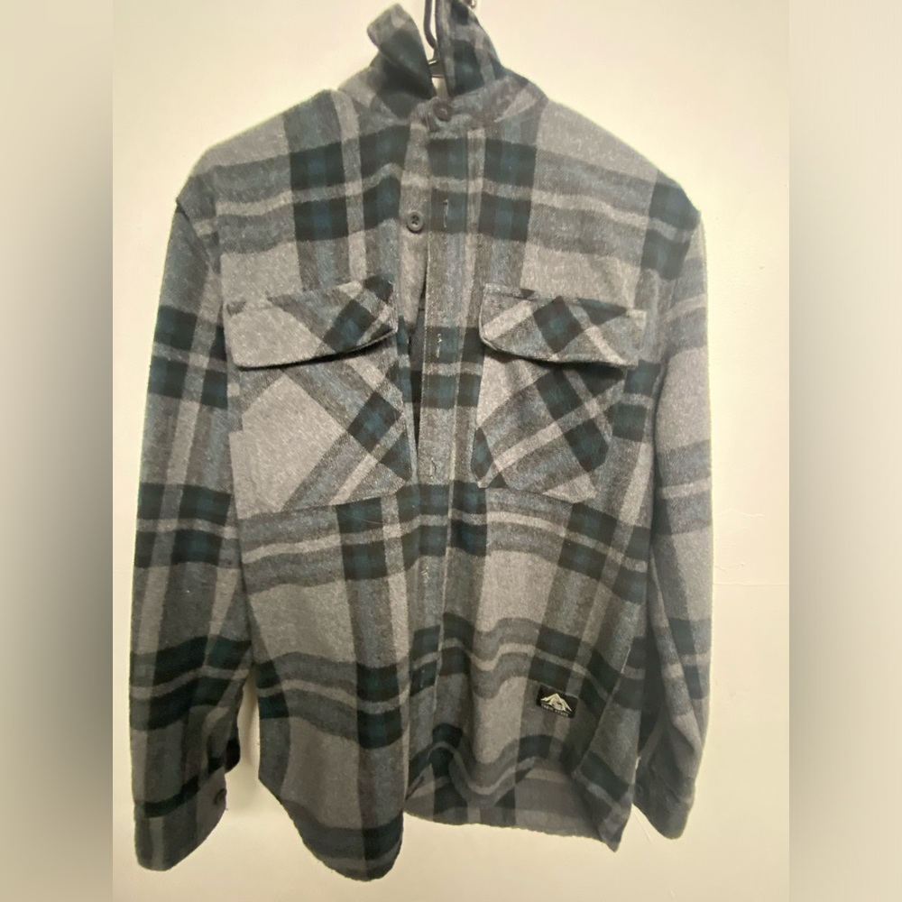Very cute plaid grey and black button up